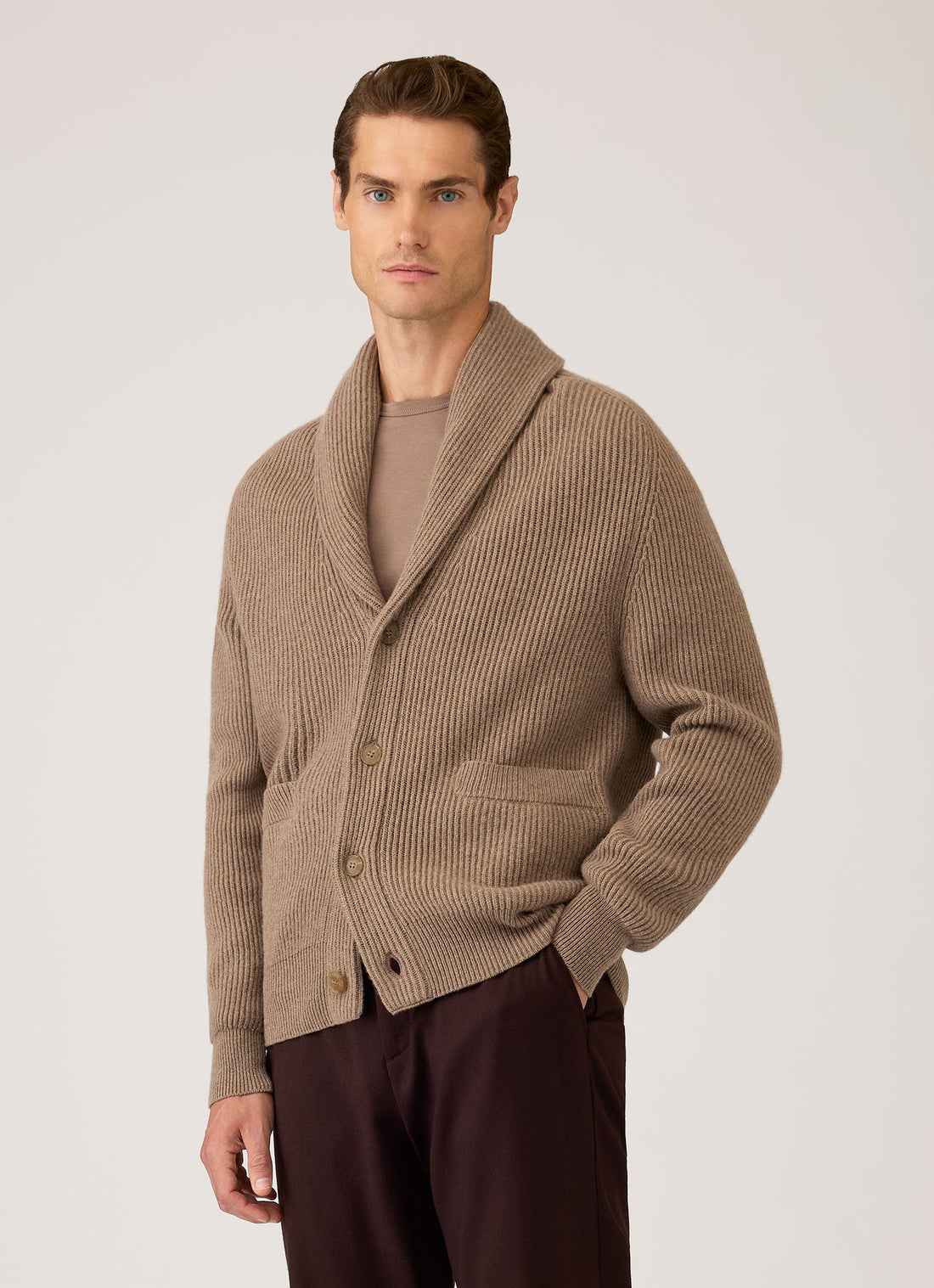 Strickjacke mit Schalkragen aus Lammwolle und Kaschmir