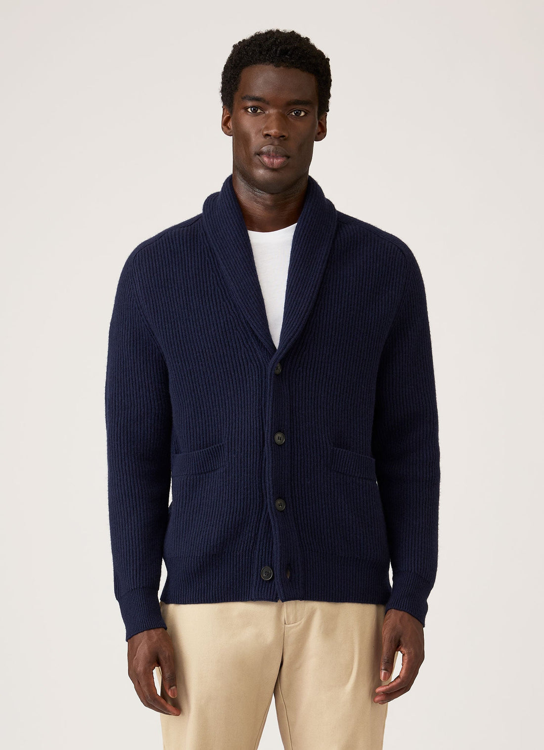Strickjacke mit Schalkragen aus Lammwolle und Kaschmir