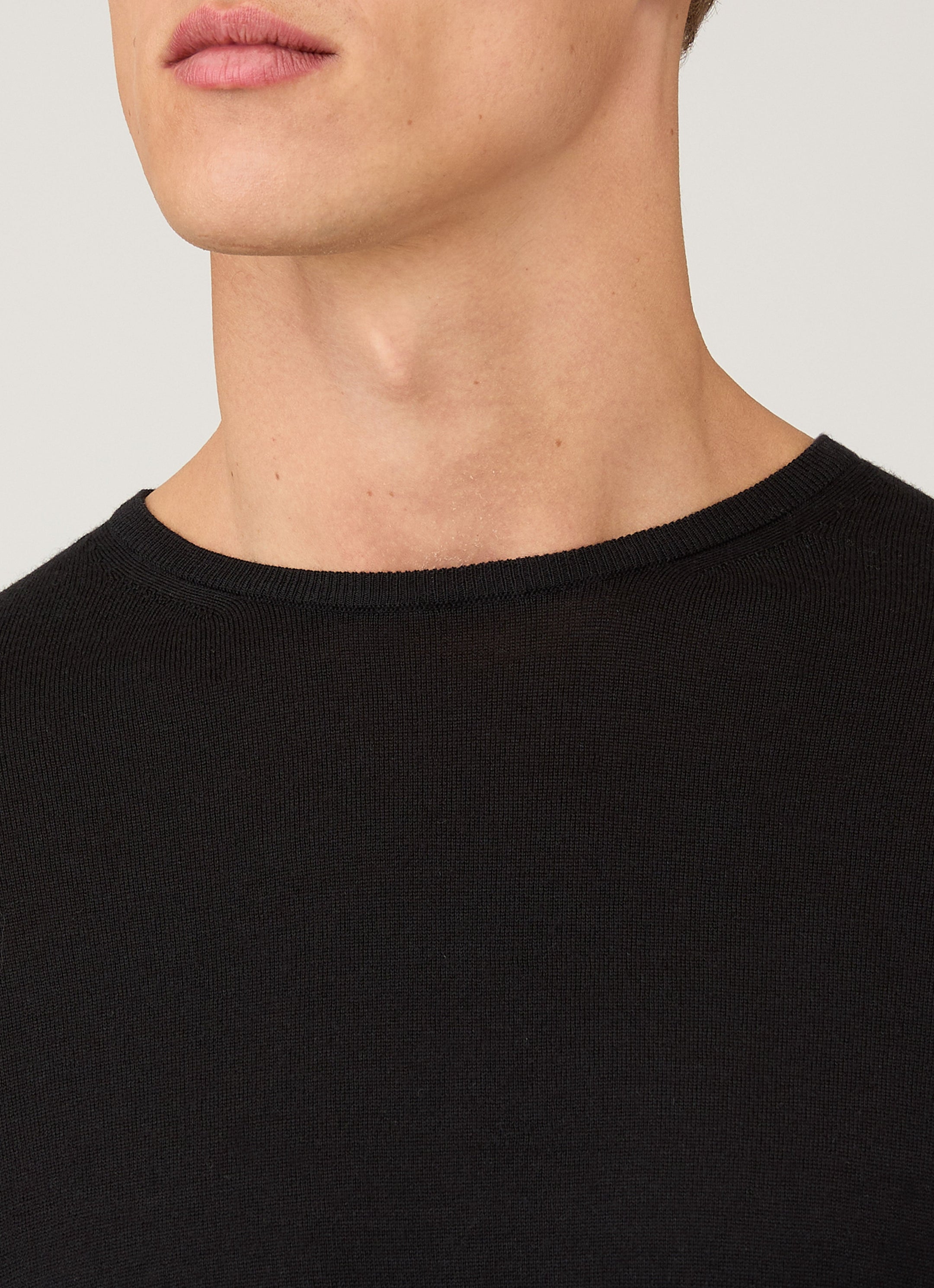 Men's Extra-Fine Merino Jumper in Black