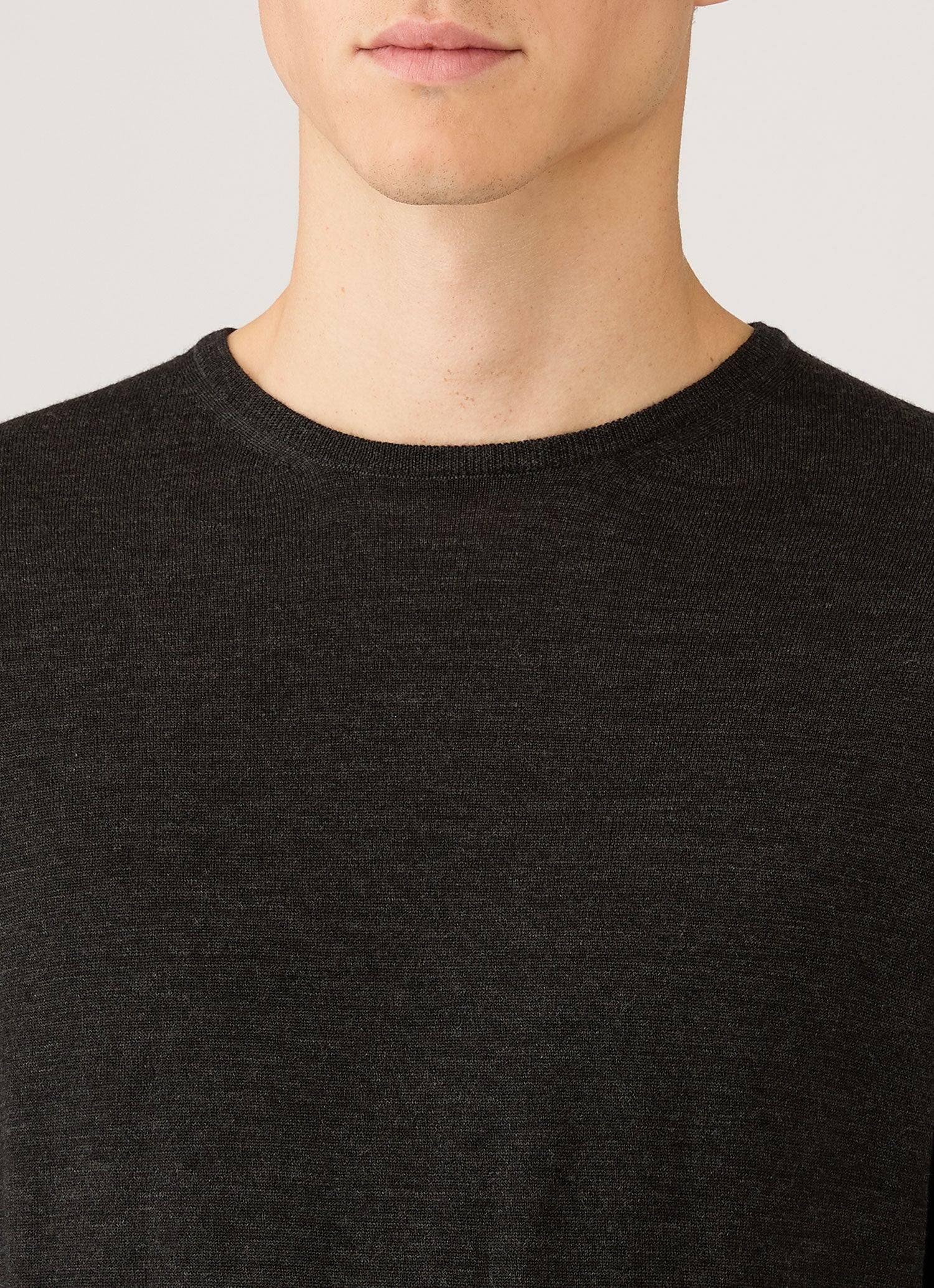 Men's Extra-Fine Merino Jumper in Charcoal Melange