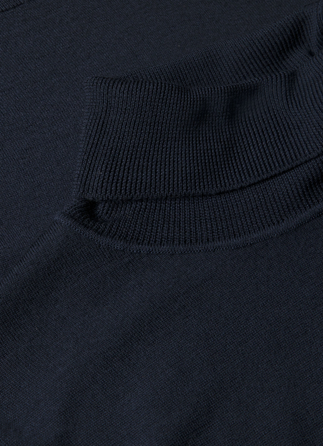 Men's Extra-Fine Merino Roll Neck Jumper in Navy