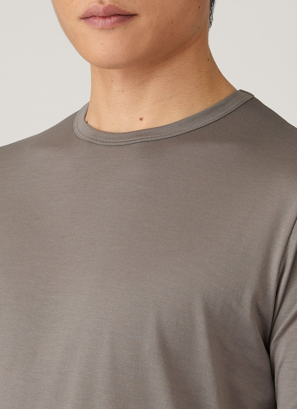 Men's Classic T-shirt in Smoke