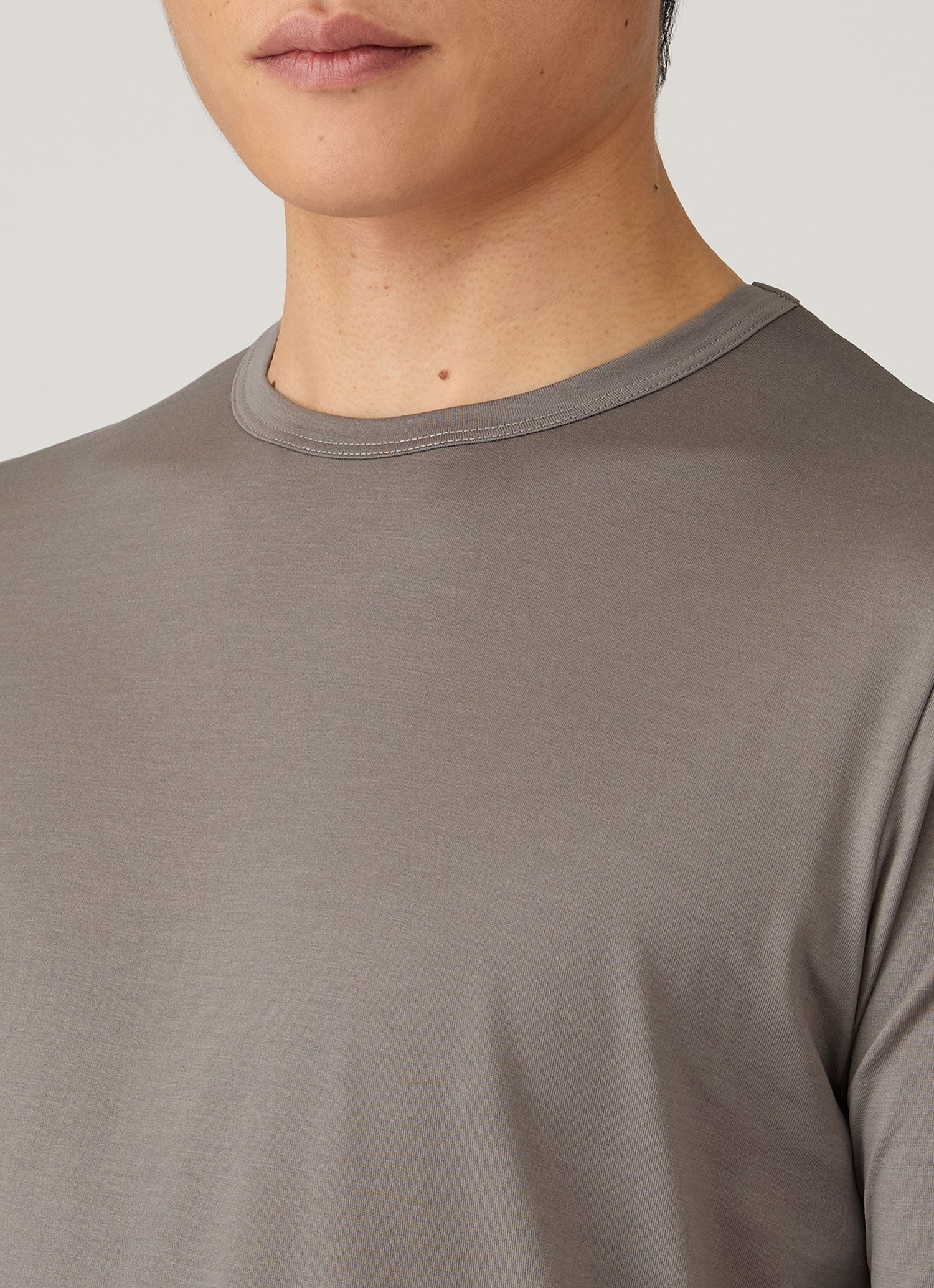 Men's Classic T-shirt in Smoke