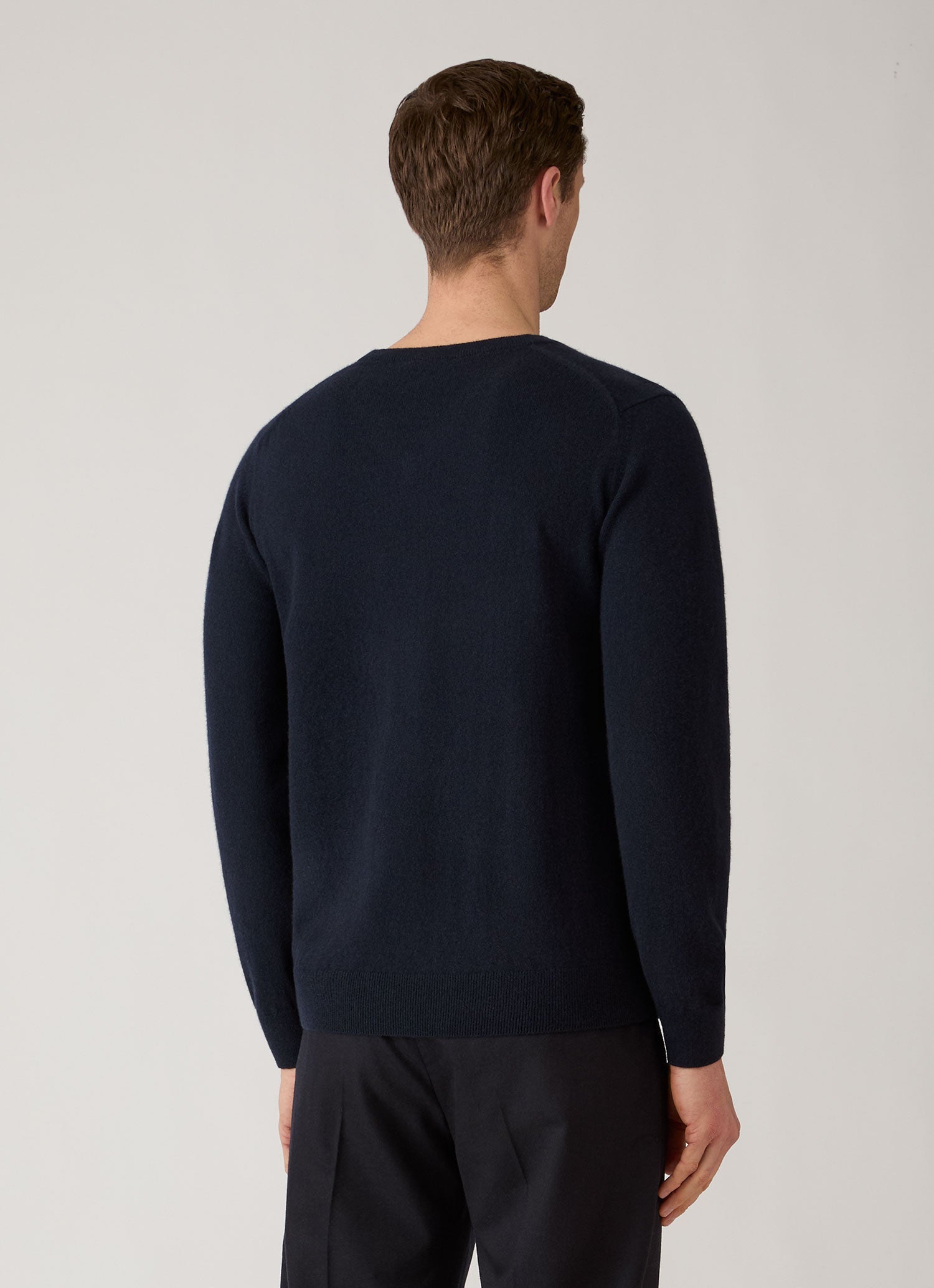 Men's Cashmere V-neck Jumper in Navy